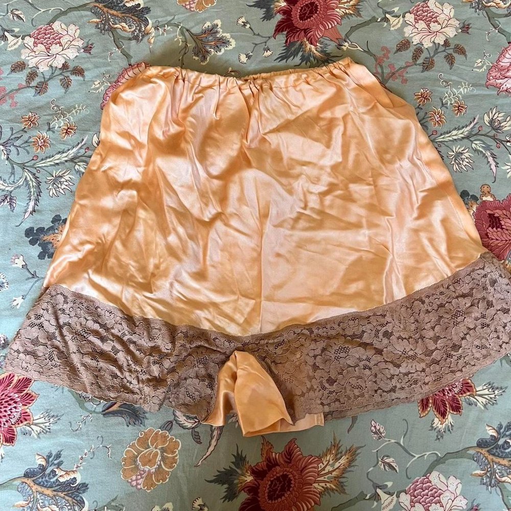 1940's vintage peach Liquid satin lace tap panties Wide double satin gusset Sz M